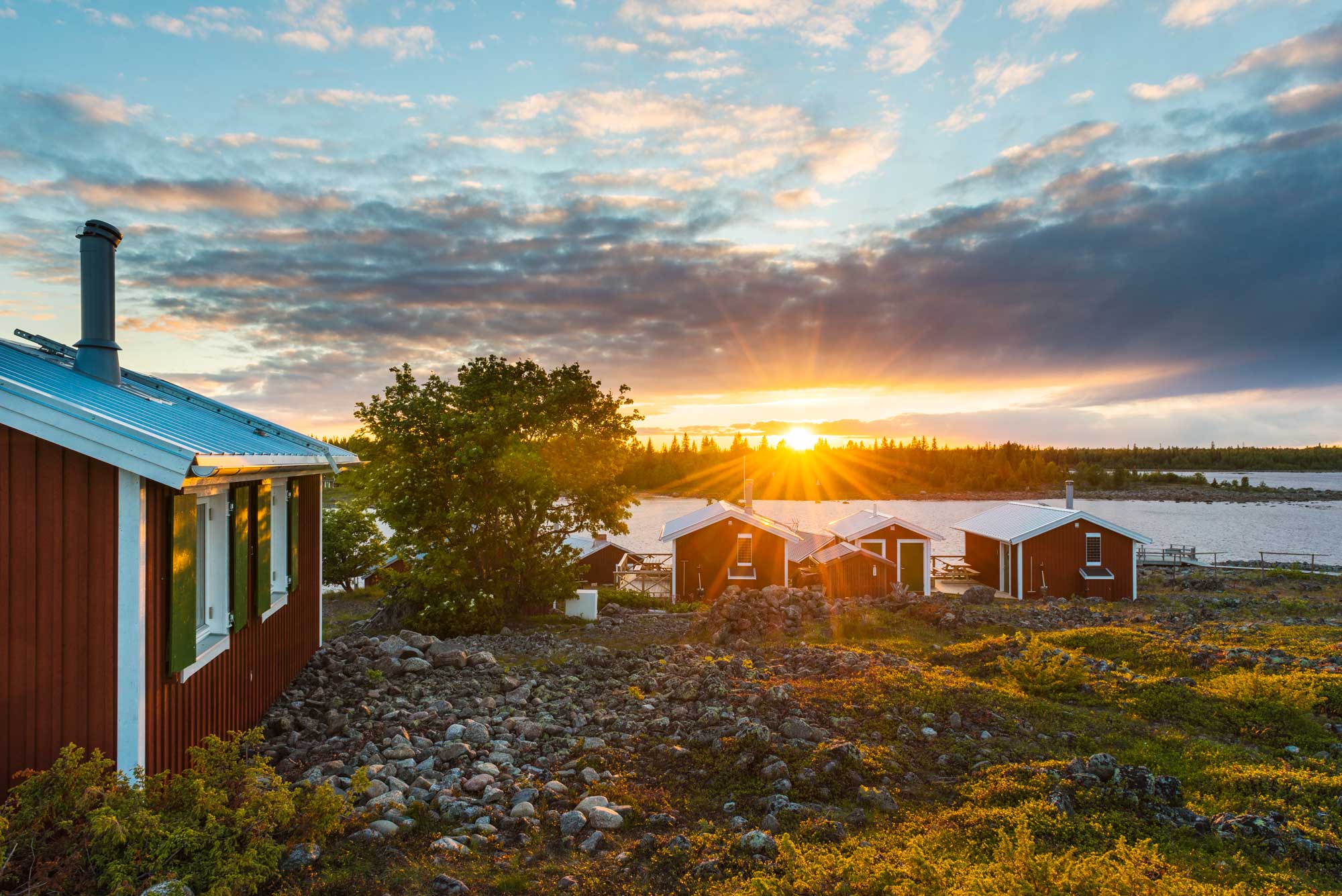 Små röda hus på Ljusterö